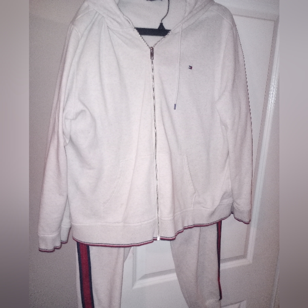 Tommy Hilfiger jogging suit
